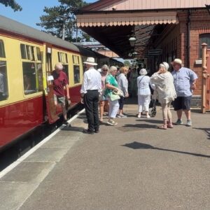 Steam Railway through the Cotswolds & Broadway (E)